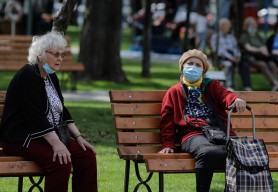 BREAKING NEWS // De astăzi masca de protecție nu mai este obligatorie în spațiile publice. Ce restricții au mai fost anulate